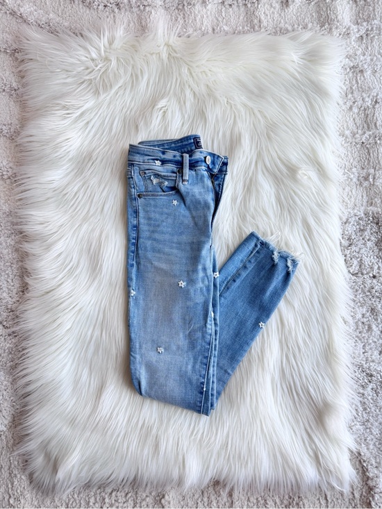 Abercrombie & Fitch Denim - Abercrombie & Fitch High Rise Embroidered Flower Ankle Jeans